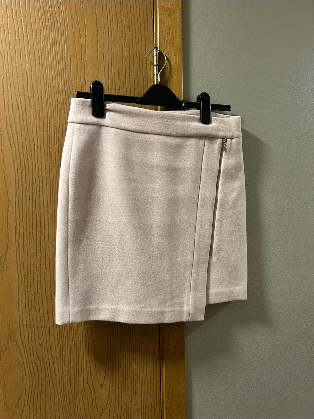 White House Black Market Blush Pink Mini Skirt with Side Zip Detail